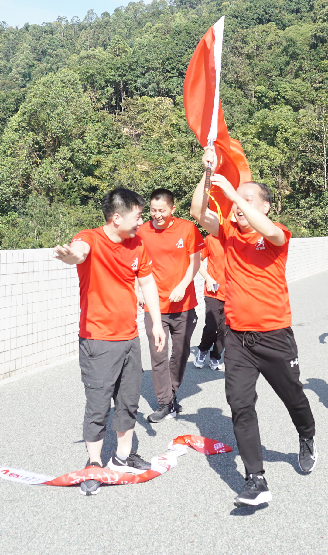 何菲、廠長圖.jpg