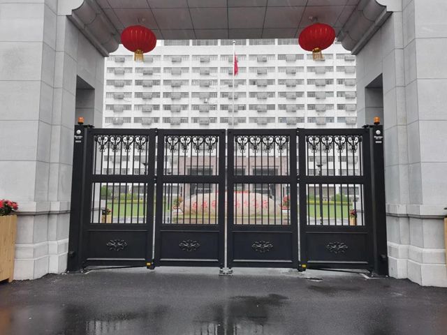 紅門HDR51B疊韻?平開門學(xué)校大門.jpg