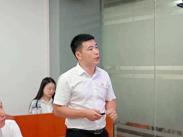 制造中心——何國(guó)裕經(jīng)理作上半年工作匯報(bào).jpg